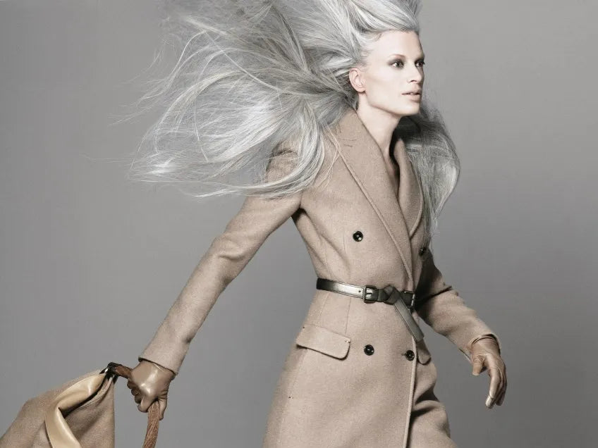 Mastering the Art of Transitioning to Grey Hair with Highlights