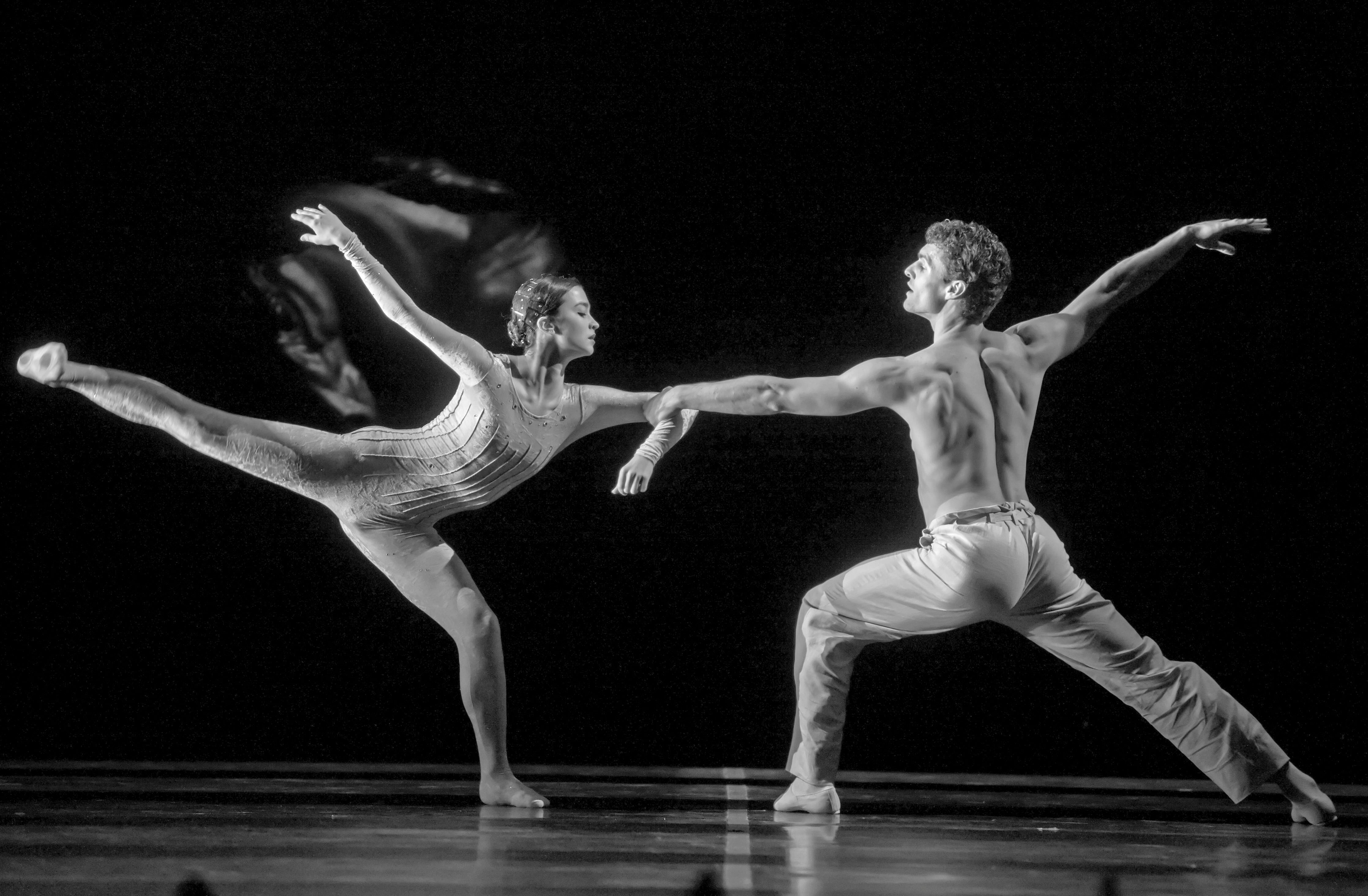 Kaguyahime (Kolarova) engages in a courtship dance with one of her suitors. (Joris Jan Bos / Les Grands Ballets)