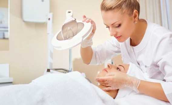 What Can You Expect From a Medical Cosmetologist?