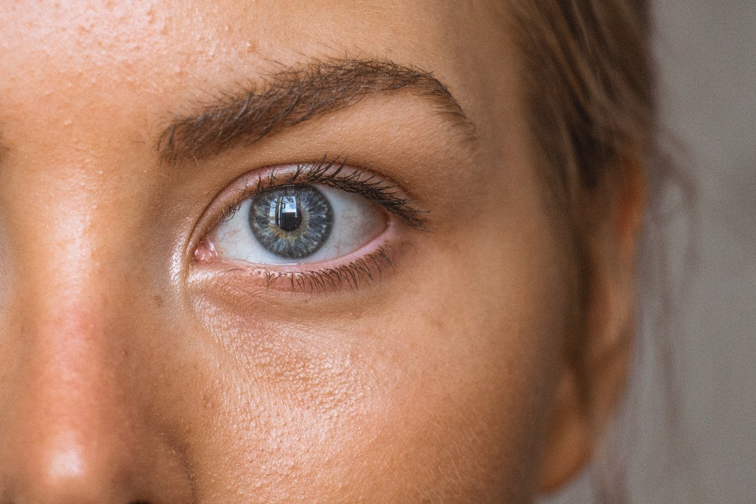 Eyebrow Threading vs Waxing: What’s the Better Choice?