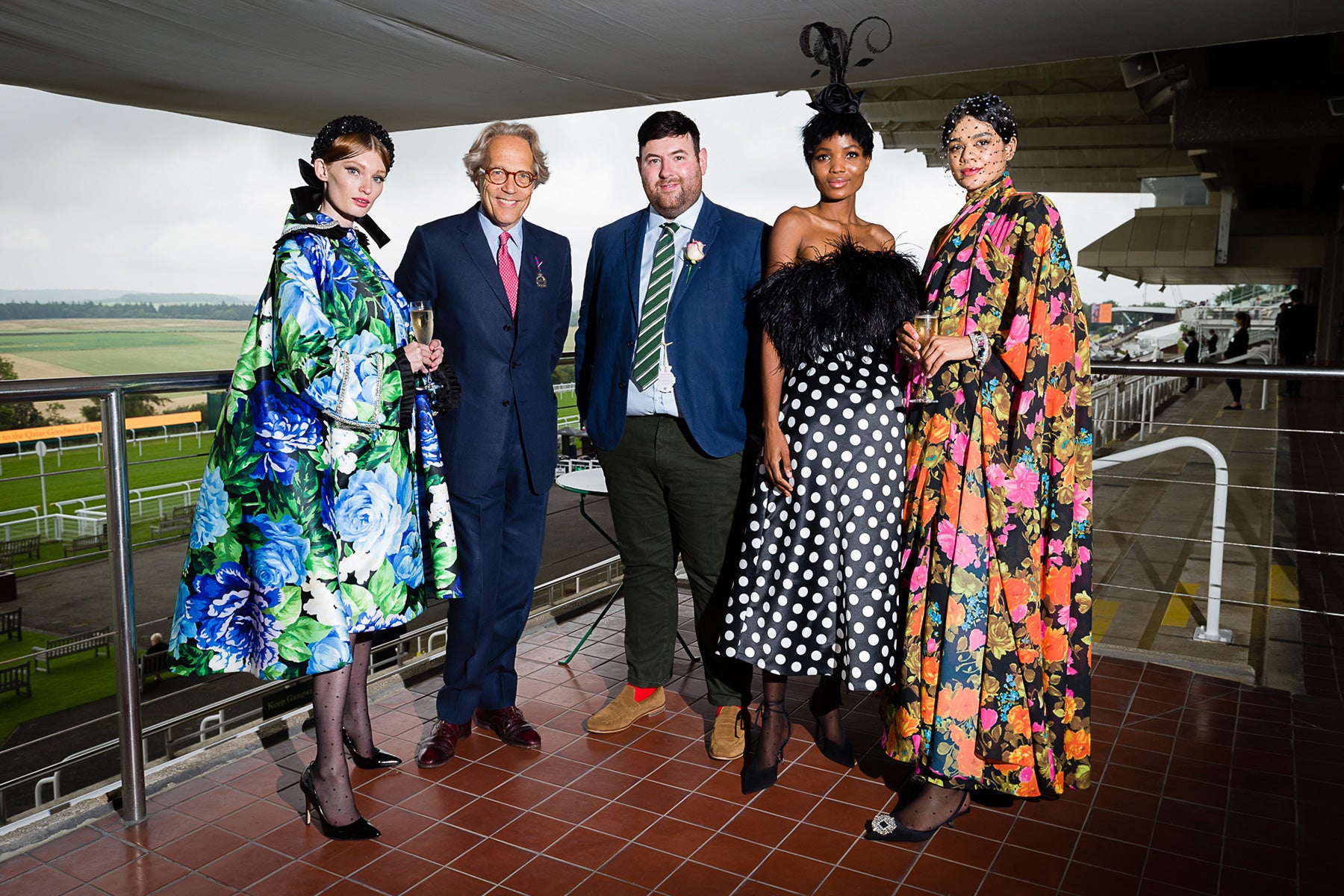 Charles Gordon-Lennox, the Duke of Richmond, and designer Richard Quinn with three models wearing the winning dresses. © Dan Stevens