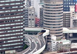 Hanshin Expressway - The expressway that runs through a building