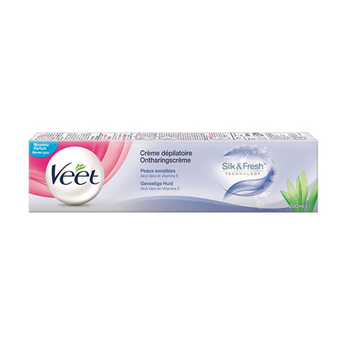 Kem tẩy lông Veet Hair Removal Cream 200ml giúp bạn tẩy lông một cách nhẹ nhàng. Sản phẩm không đau rát khi sử dụng và không gây hại cho da