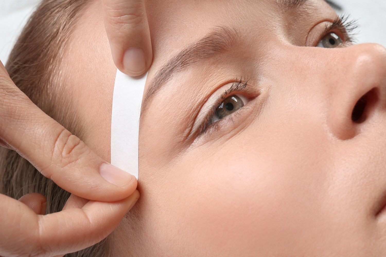 Eyebrow Threading vs. Waxing: What's the Difference?