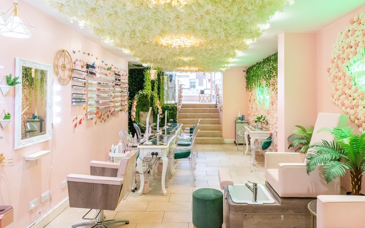 Choose from 236 venues offering ladies' arm & underarm waxing in West London, London